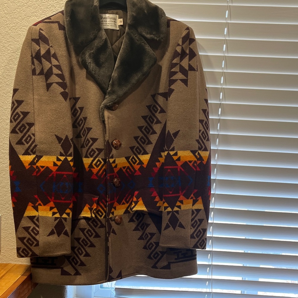 Vintage Small (38) Pendleton Men's Geometric Pattern Pea Coat with Brown Collar
